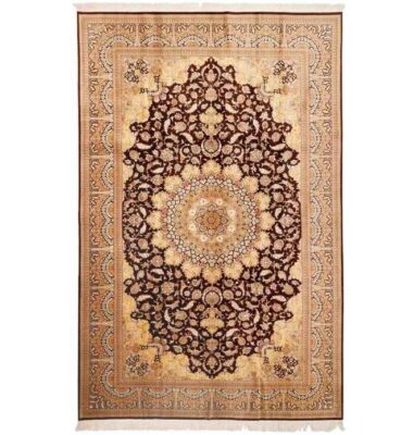 Tapis en soie iranienne tissé à la main avec motif médaillon couleur crème – Qom