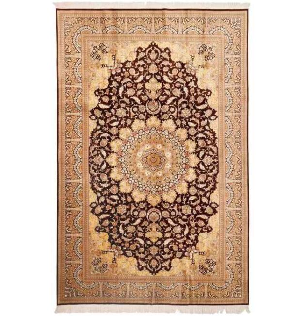 Tapis en soie iranienne tissé à la main avec motif médaillon couleur crème - Qom