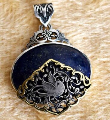 Pendentif en argent gravé persan avec pierre précieuse Azure pourpre
