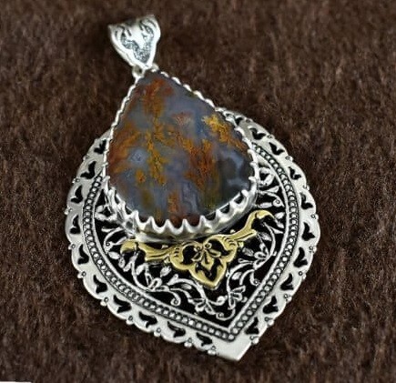 Pendentif en argent gravé persan avec pierre précieuse Opale