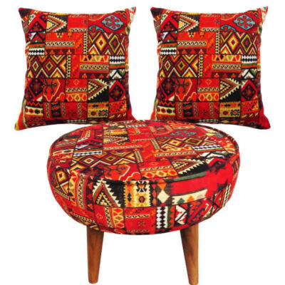 Tabouret et coussins en velours traditionnel inspirés de l’art persan