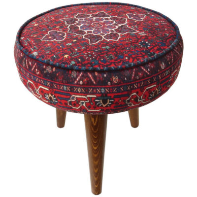 Pouf persan rouge traditionnel avec pieds en bois et tissu en velours Art
