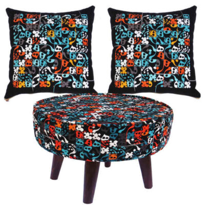 Tabouret et coussins en velours éclectique inspirés de l’art persan