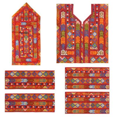 Panneau de robe brodé Balochi fait à la main – Rouge classique