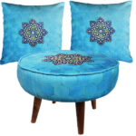 Tabouret rond en velours éclectique et coussins inspirés de l’art persan