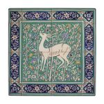 Carreau en céramique persane décoratif encadré – Gazelle