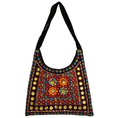 Sac à bandoulière boho en daim ethnique brodé avec design FS
