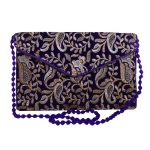Pochette brodée avec motif géométrique – A49