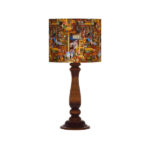 Lampe de table en bois traditionnelle avec abat-jour inspiré de la Perse Shahnameh