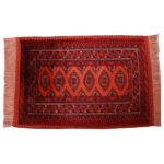 Tapis en soie persan tissé à la main avec motif tribal détaillé traditionnel