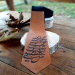 Cravate pour homme – Cuir véritable avec calligraphie artistique inspirée de la Perse