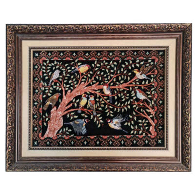 Tapis persan figuratif noué à la main de Qom représentant des fleurs
