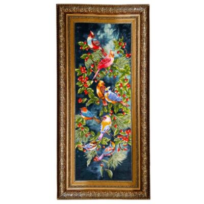 Tapis persan figuratif noué à la main de Tabriz représentant des oiseaux et des fleurs