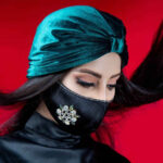 Masque facial brodé fait à la main pour femme