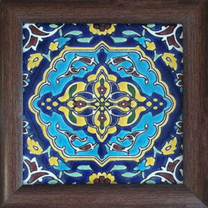 Carreau persan décoratif encadré – Motif de calligraphie : Nafase Bade Saba