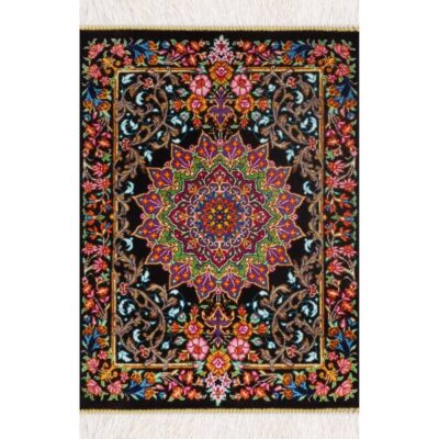 Tapis Persan en Soie Fait Main avec Fond Noir – Qom