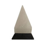 Lampe pyramide de sel – fait main avec base en bois