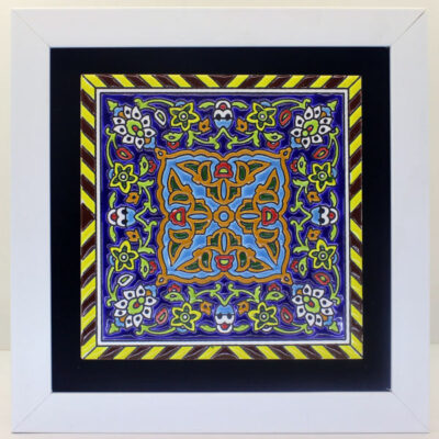 Carreau en céramique persane décoratif encadré  – Shamsin