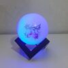 Lampe en sel en forme de globe islamique artisanale avec base en bois et calligraphie du verset Wa In Yakad