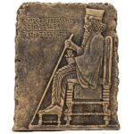 Réplique d’inscription – Darius sur le trône inspirée de l’Antiquité perse