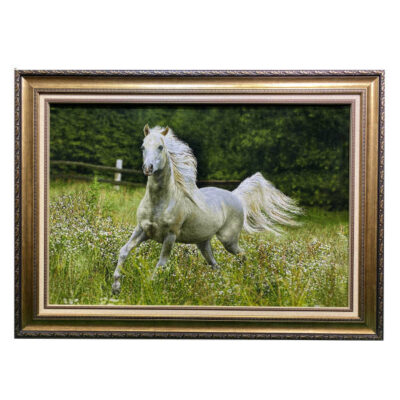Tapis persan figuratif noué à la main de Tabriz représentant un cheval dans un champ