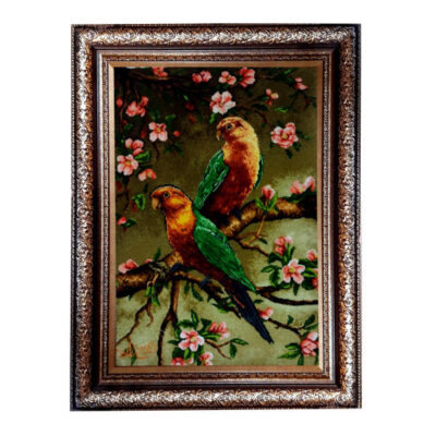 Tapis persan figuratif noué à la main de Tabriz représentant un perroquet