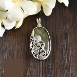 Pendentif en argent gravé persan avec pierre précieuse Labradorite
