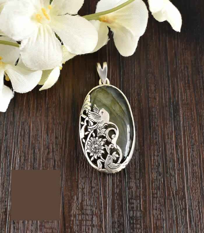 Pendentif en argent gravé persan avec pierre précieuse Labradorite