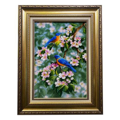 Tapis persan figuratif noué à la main de Tabriz représentant des fleurs et un moineau bleu