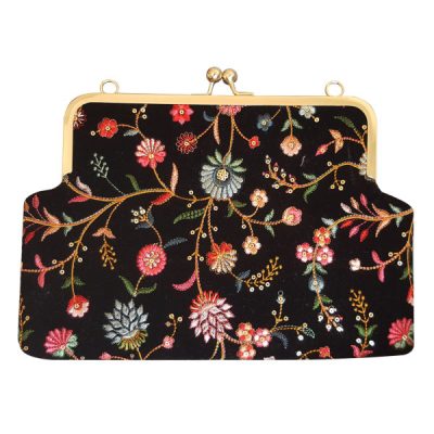Pochette brodée avec design floral complexe – Magnolia