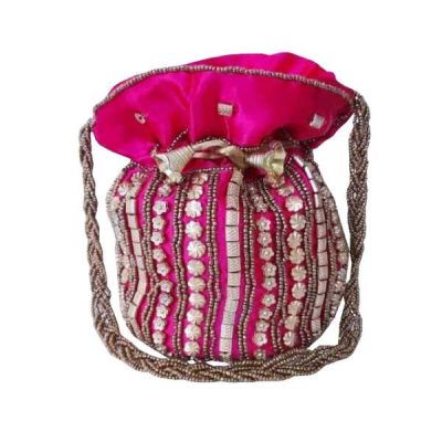 Sac à main seau brodé de perles dans le style traditionnel Mana