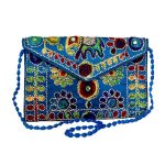 Pochette Velours Ethnique Brodée avec Design Baloutche – Bleu