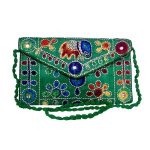 Pochette Velours Ethnique Brodée avec Design Baloutche – Vert