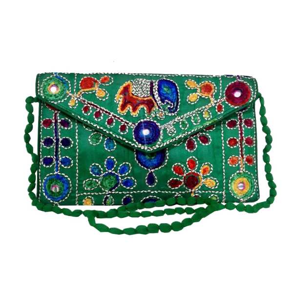 Pochette Velours Ethnique Brodée avec Design Baloutche - Vert