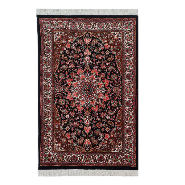 Tapis en laine persan noué à la main avec design Médaillon modèle Ghajar