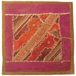 Housse de Coussin Brodée – Design Suzani Rayures Roses