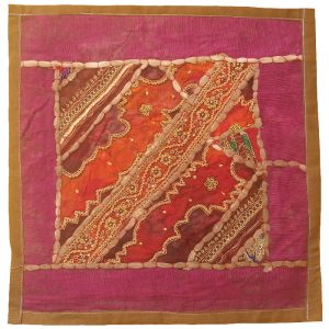 Housse de Coussin Brodée – Design Suzani Rayures Roses
