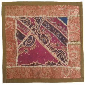 Housse de Coussin Brodée – Design Suzani Violet