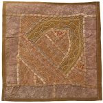 Housse de Coussin Brodée – Design Suzani Doré