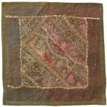 Housse de Coussin Brodée – Design Marron