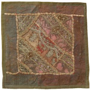 Housse de Coussin Brodée – Design Marron