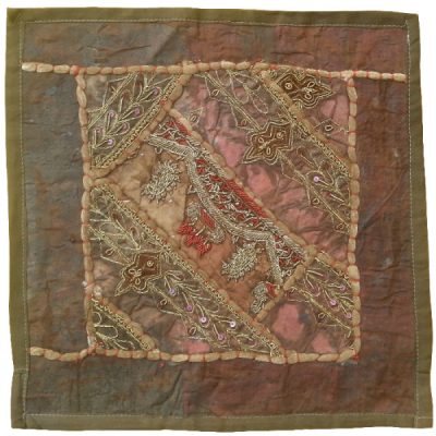 Housse de Coussin Brodée – Design Marron