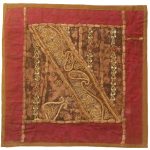 Housse de Coussin Brodée – Design Suzani Rouge avec Motifs Dorés II