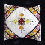 Housse de Coussin Brodée – Design Suzani Blanc