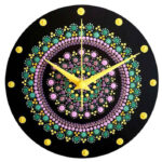 Horloge Murale en Vitrail Motif Art des Points – Modèle Shab
