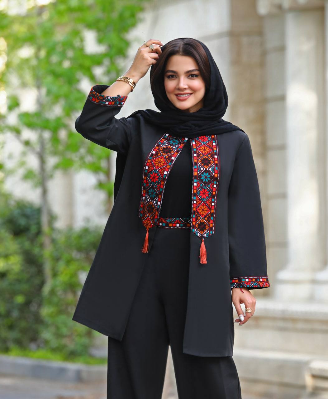 Modèle traditionnel de manteau et pantalon persan