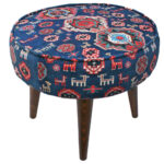 Pouf persan traditionnel avec pieds en bois et tissu en velours Zoha