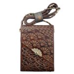 Sac bandoulière en cuir véritable fait main – Design calligraphie persane Sadaf
