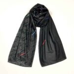 Châle noir uni pour femmes avec calligraphie persane