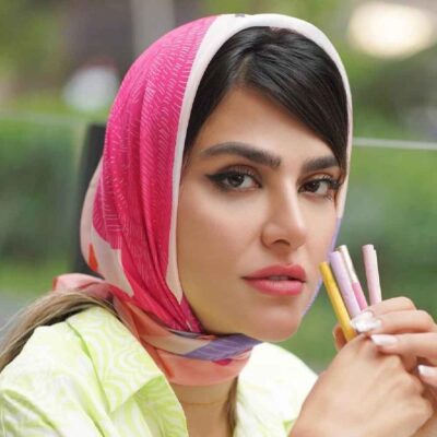 Foulard Miniature en Soie pour Femme – Impression Artistique, Design Luxueux et Vibrant Zaghak
